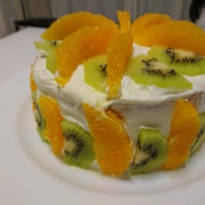 キウイとオレンジを使うアイデアをいただきました(^^)お手軽に手に入る果物でカラフルに仕上がりました！